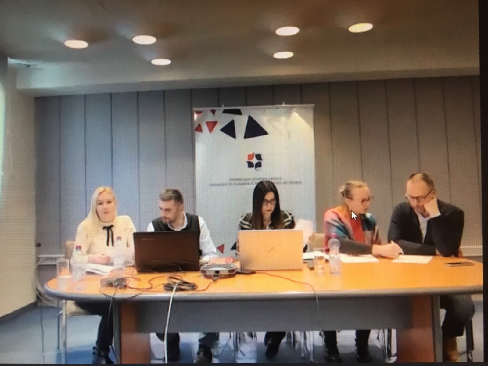 Одржан вебинар на тему “Критеријуми за квалитативни избор привредног субјекта и начин доказивања испуњености критеријума”
